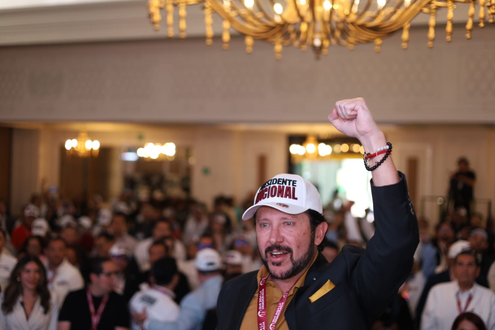 Presidente Nacional de Que Siga la Democracia en asamblea